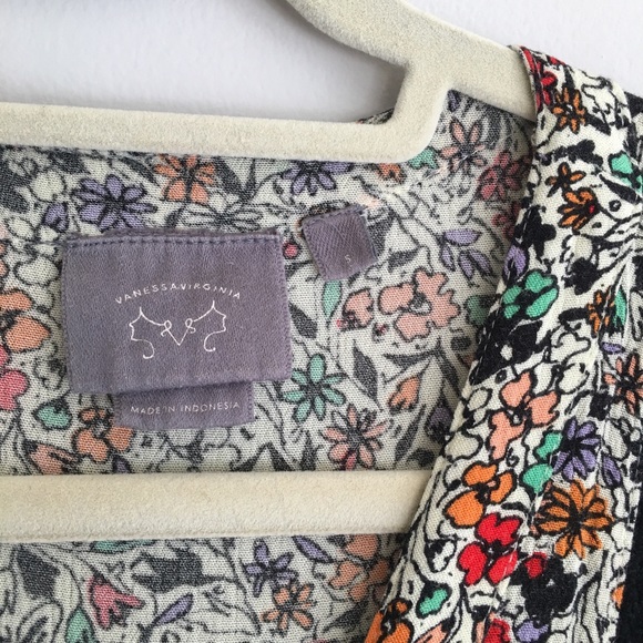 Anthropologie flower tunic top by Vanessa Virginia - Picture 4 of 8